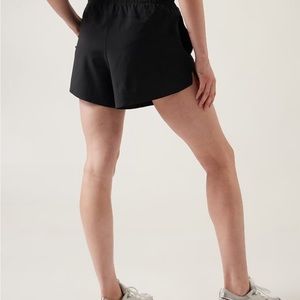 Athleta Crossroads Shorts Size SMALL